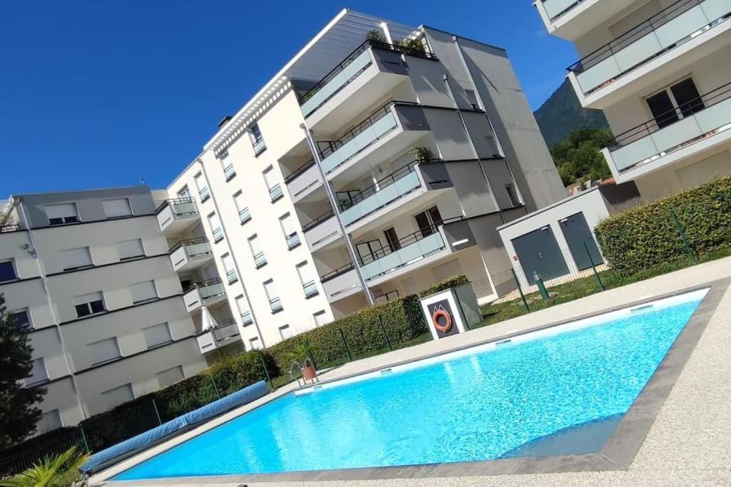 Superbe Appartement En Residence Avec Piscine. Albertville Kültér fotó